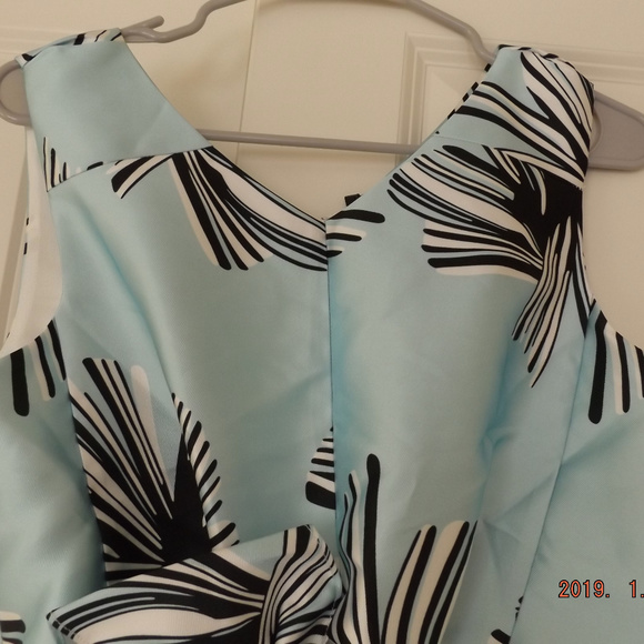 Gracia Blue Black Print Top New NWT Size Medium - Picture 4 of 4